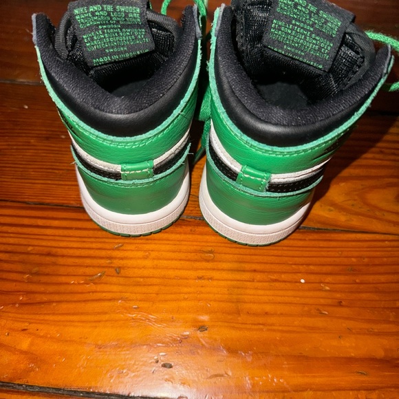 Air Jordan Retro 1 “Lucky Green” - Picture 2 of 4